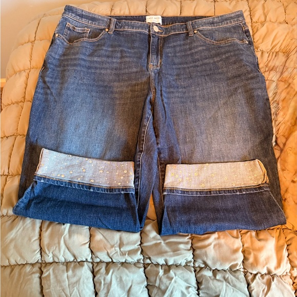 💠 ✨ Boyfriend Capri Jeans with Rhinestone Cuffs ✨ 💠 - Picture 3 of 14